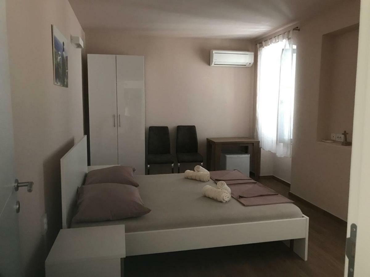 Barba Ante Hotel Vis Buitenkant foto