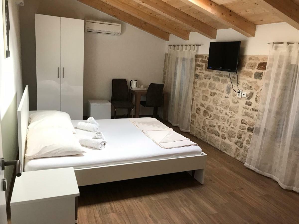 Barba Ante Hotel Vis Buitenkant foto