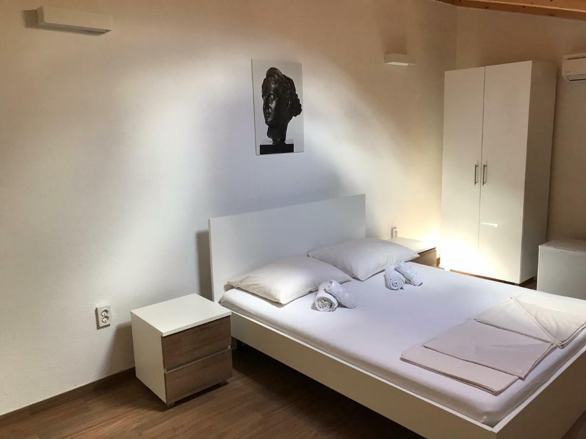 Barba Ante Hotel Vis Buitenkant foto