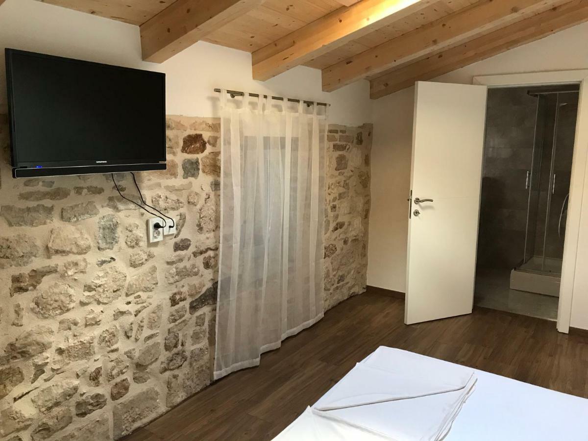 Barba Ante Hotel Vis Buitenkant foto