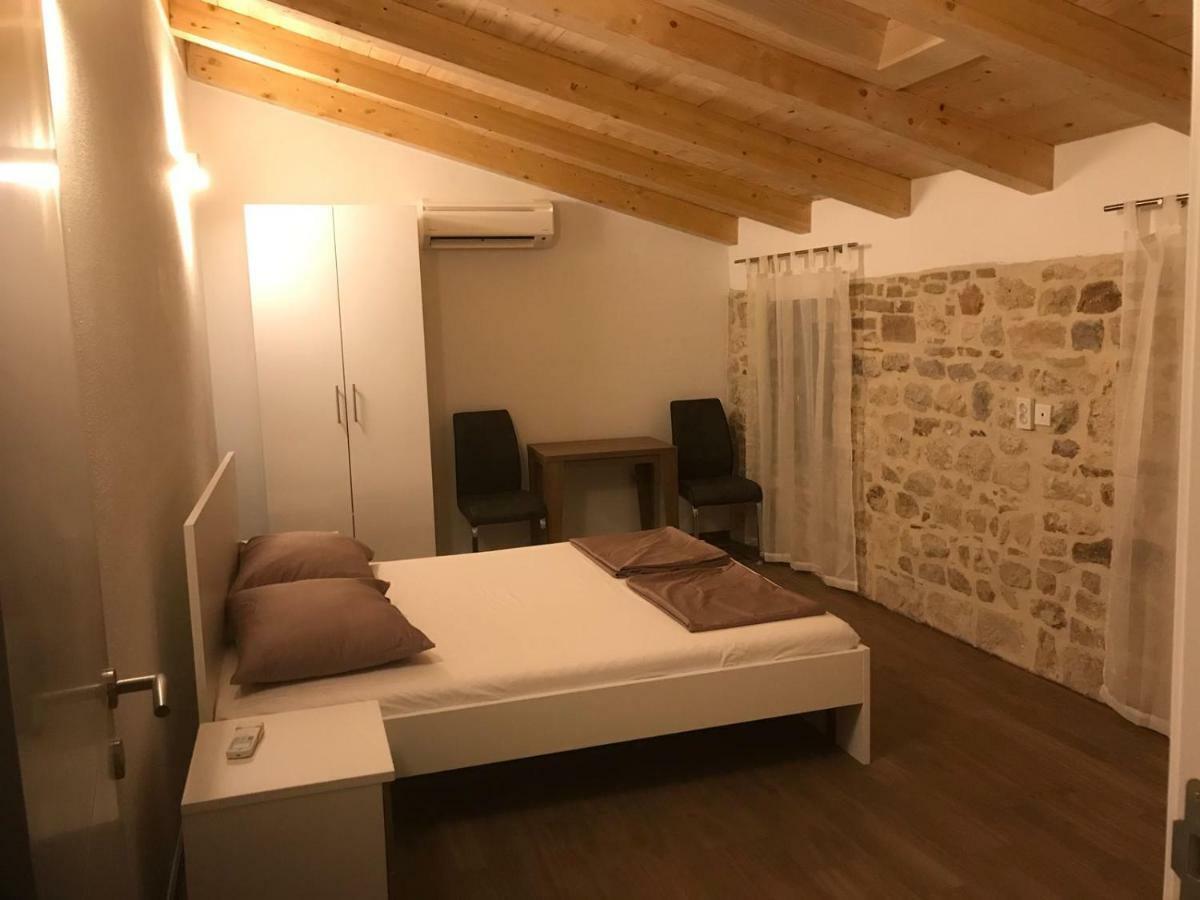 Barba Ante Hotel Vis Buitenkant foto